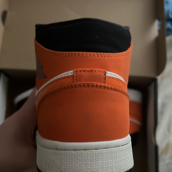 COPY - Air Jordan 1 Mid Shattered Backboard - Picture 4 of 8